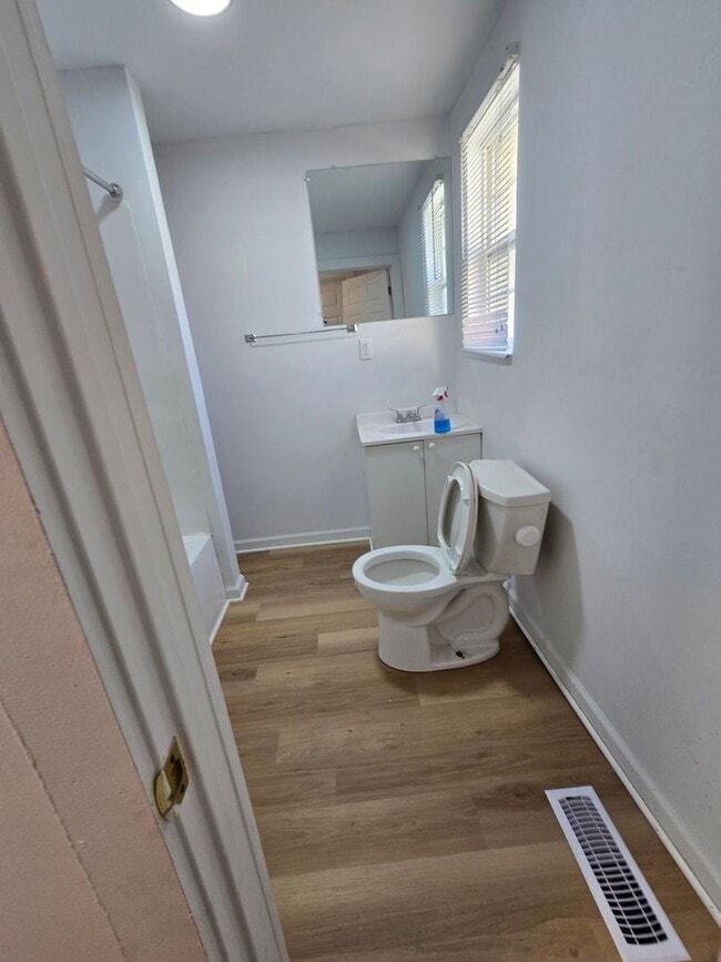 Building Photo - Westside Three Bedroom Duplex Located near...