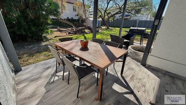 Building Photo - 322 McFadden Dr