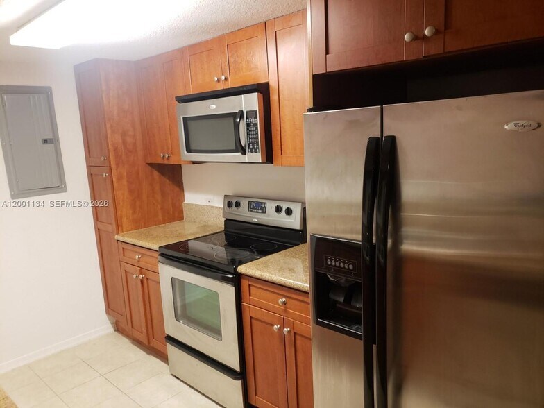 Building Photo - 36 NW 6th Ave