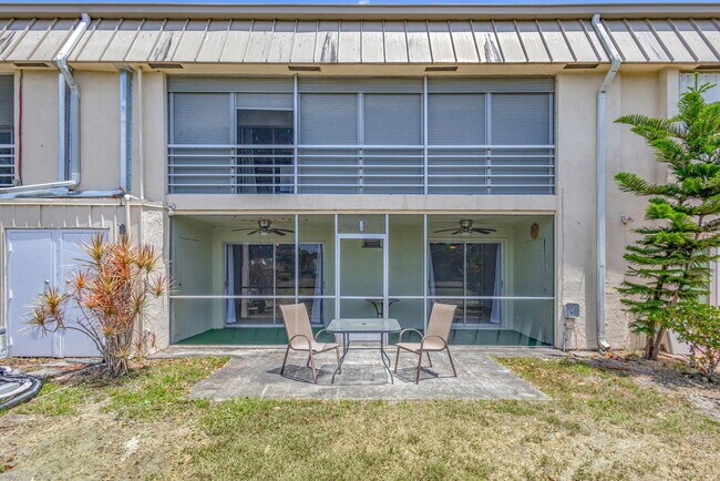 Building Photo - 10821 N Military Trl