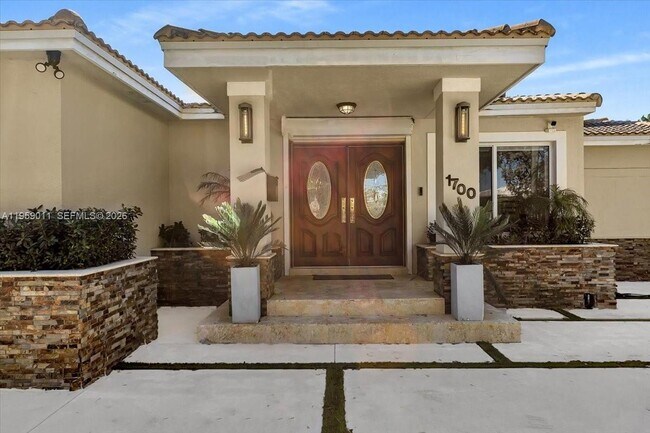 Building Photo - 1700 Cleveland Rd