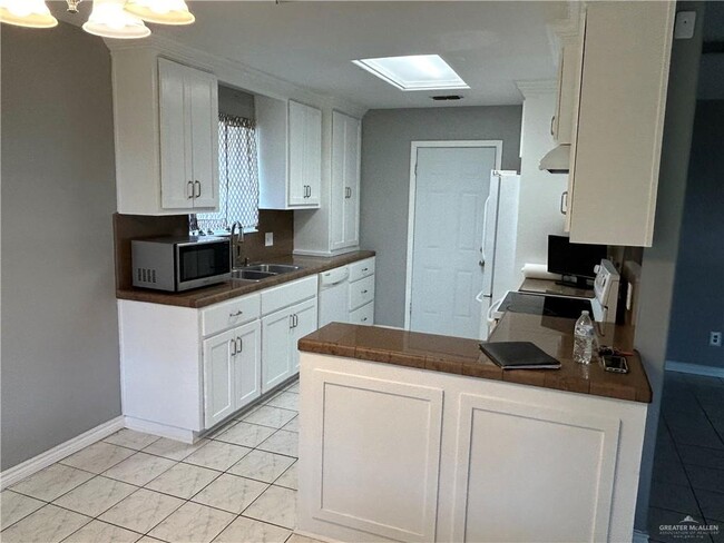 Building Photo - 1512 W Cherry Blossom Cir