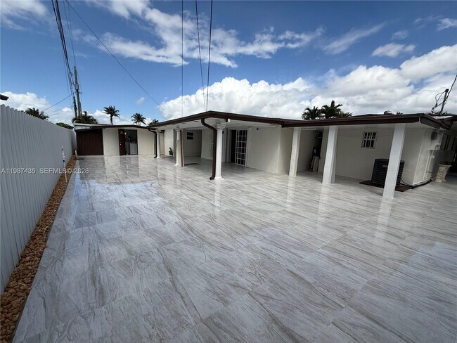 Building Photo - 11602 NW 58th Ave