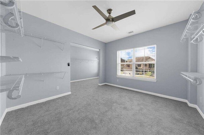 Building Photo - 5435 Mirror Lake Dr