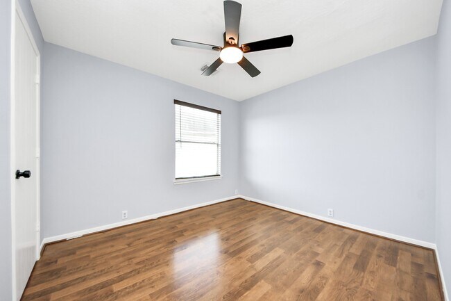 Building Photo - 2604 Eldridge Park Way