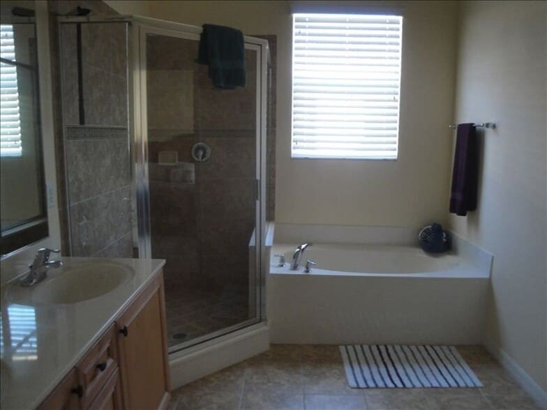 mstr bath double vanity sinks - 9800 Quinta Artesa Way