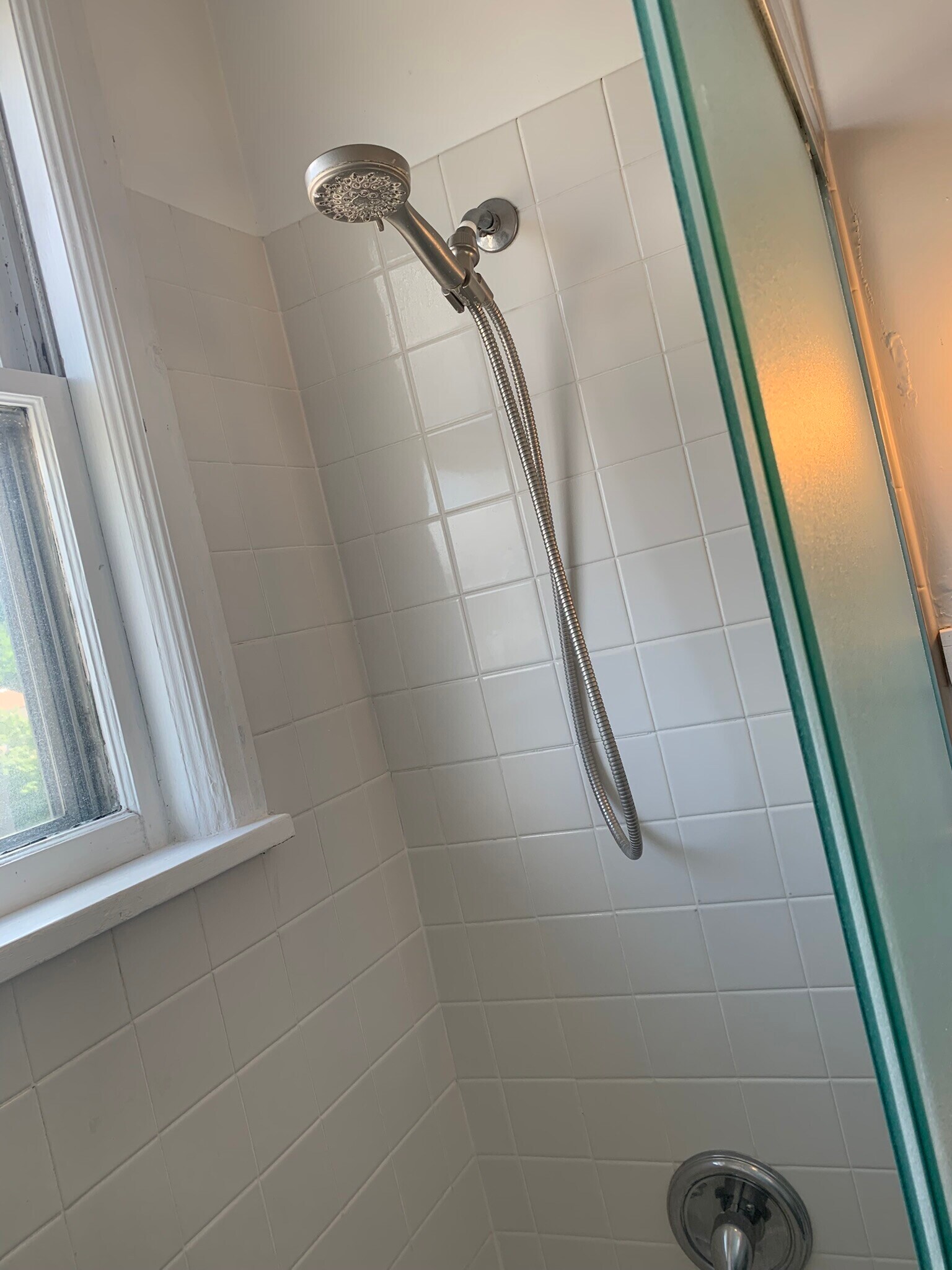 Shower - 618 S Farwell St