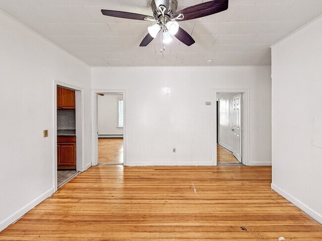 Building Photo - 28 Meadow St