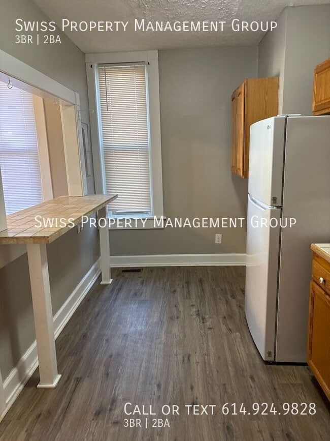 Building Photo - 804 1/2 E Main St-
