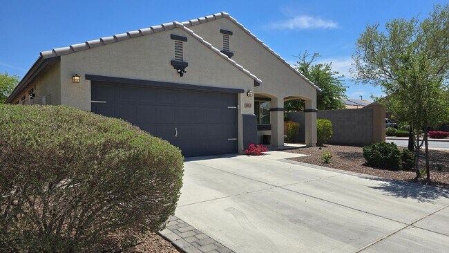 Building Photo - Beautifully updated home in Las Brisas Community of Goodyear!