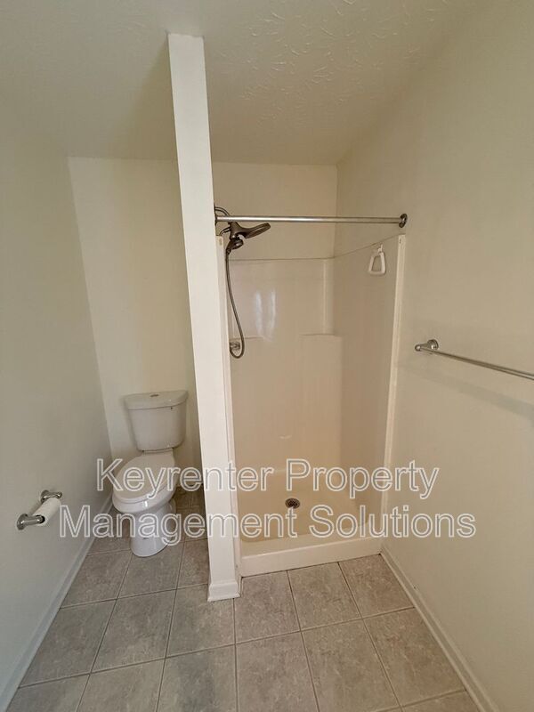Building Photo - 104 Buckingham Pl