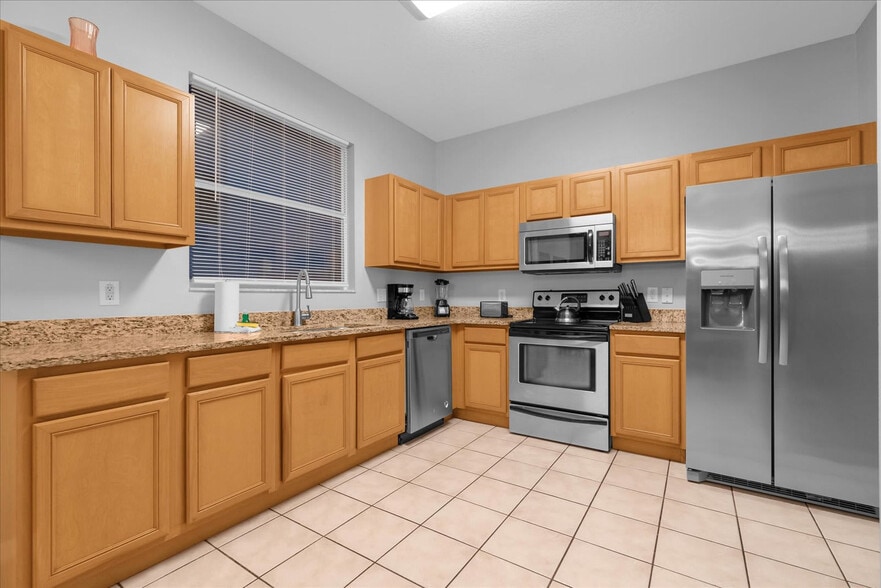 Building Photo - 337 Orista Dr