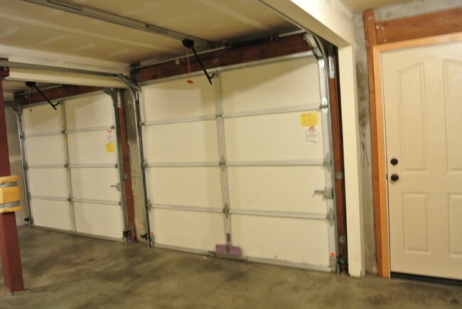 Building Photo - Corvallis Comfort & Convenience: Spacious 3-bedroom, 2.5 bath  Townhome