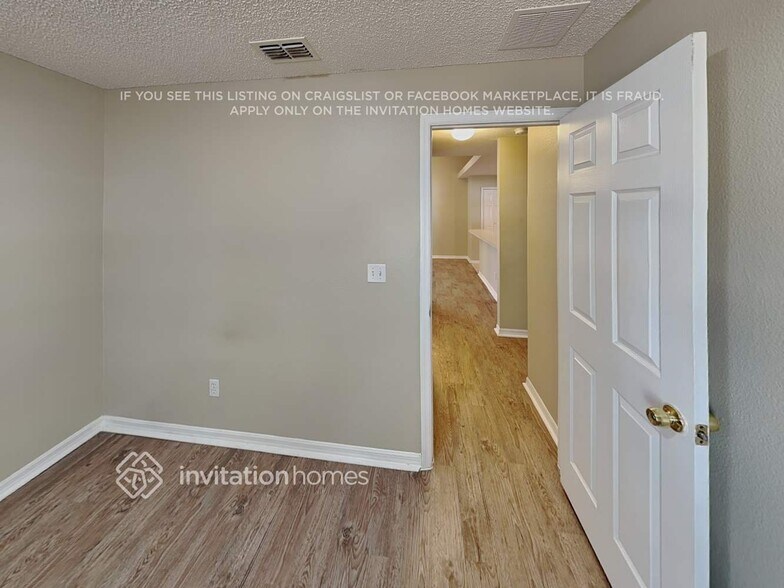 Building Photo - 2211 Lake Pointe Cir