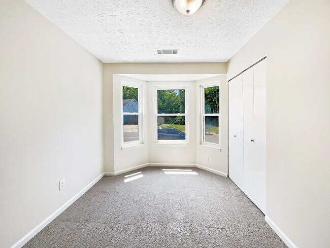 Building Photo - 3 bedroom 2 bathroom East Nashville!