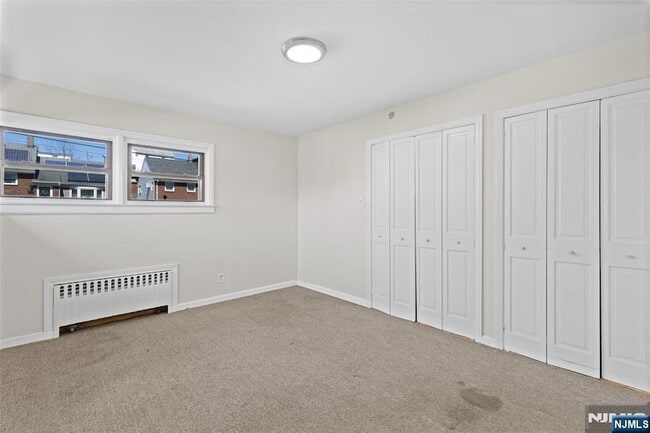Building Photo - 154 Ames St