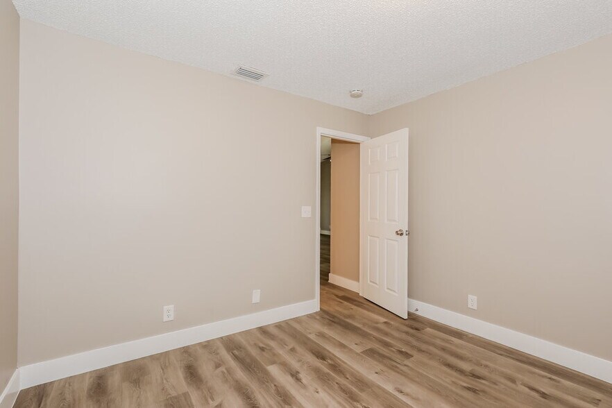 Building Photo - 2531 NW 56th Ave