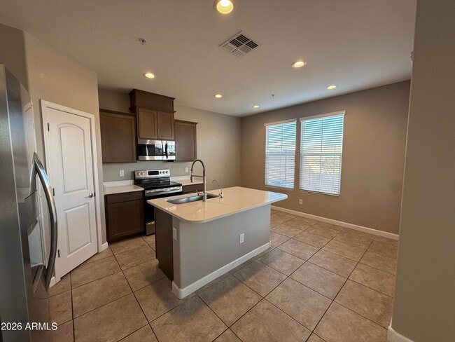 Building Photo - 1255 N Arizona Ave