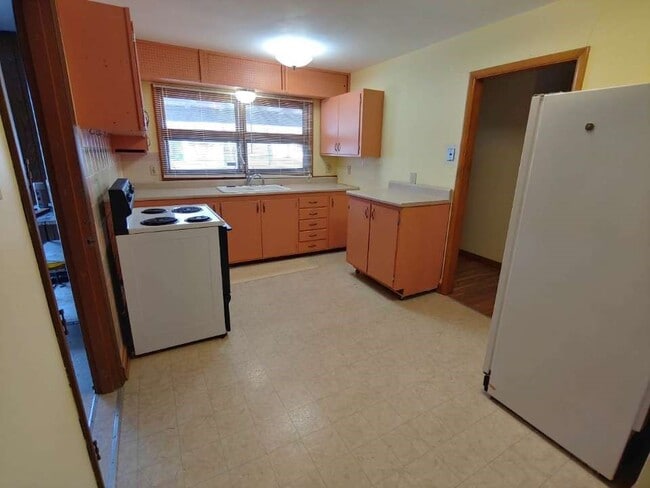 Building Photo - 5319 SW 15th St