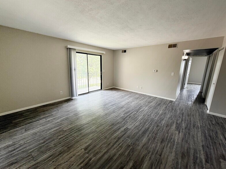 vynil floor living room - Forrest Edge Apartments