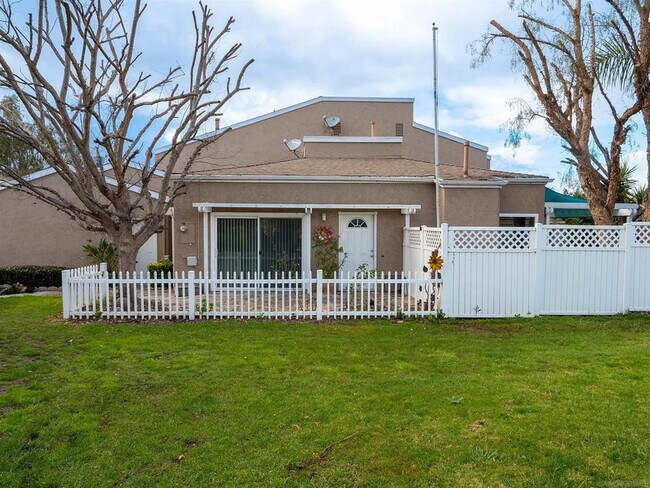 Building Photo - 44511 La Paz Rd