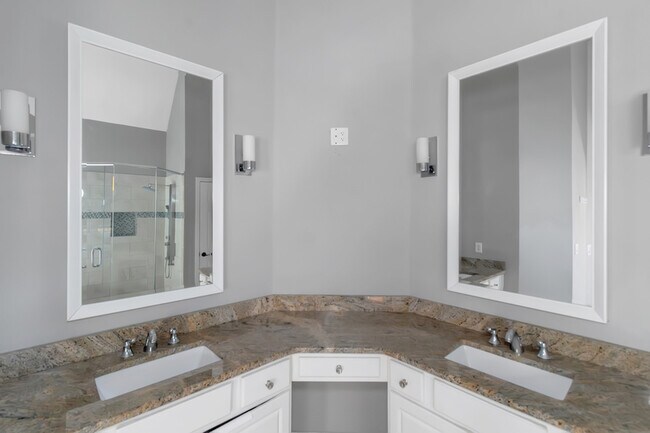 Building Photo - 13065 Tidewater Crossing