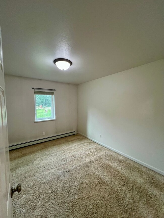 Building Photo - 3-Bedroom Home in North Pole / 2 Car Garag...