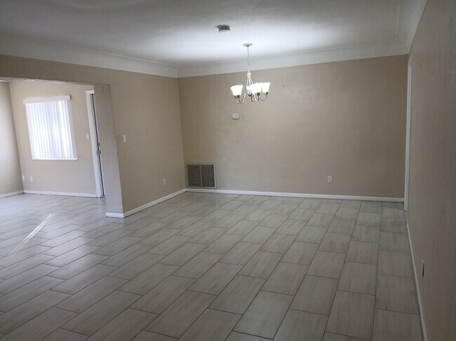 Building Photo - 5682 45th Ave N