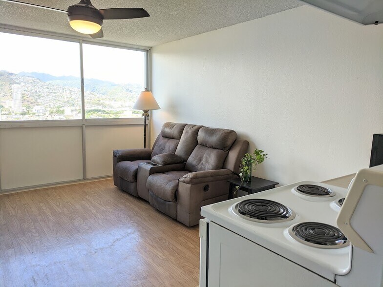 Building Photo - 2211 Ala Wai Blvd