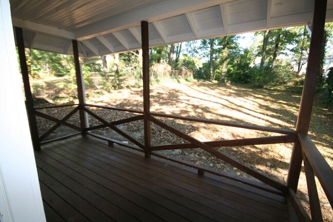Building Photo - Spacious 3 Bedroom 2 Bath Trinity Park Hou...