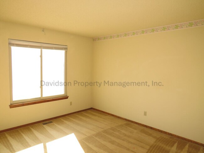 Building Photo - Spacious 3 Bedroom House on the West Side with Mountain Views