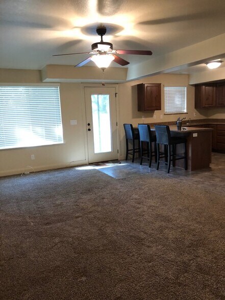 Building Photo - 1060 E 200 S