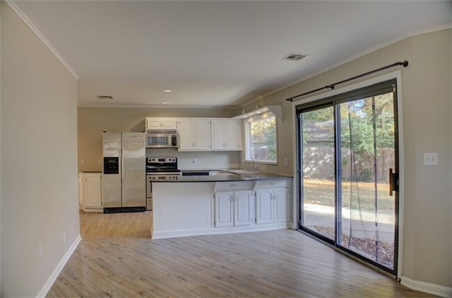 Building Photo - Beautiful Ranch-Style Rental in Marion Gardens!