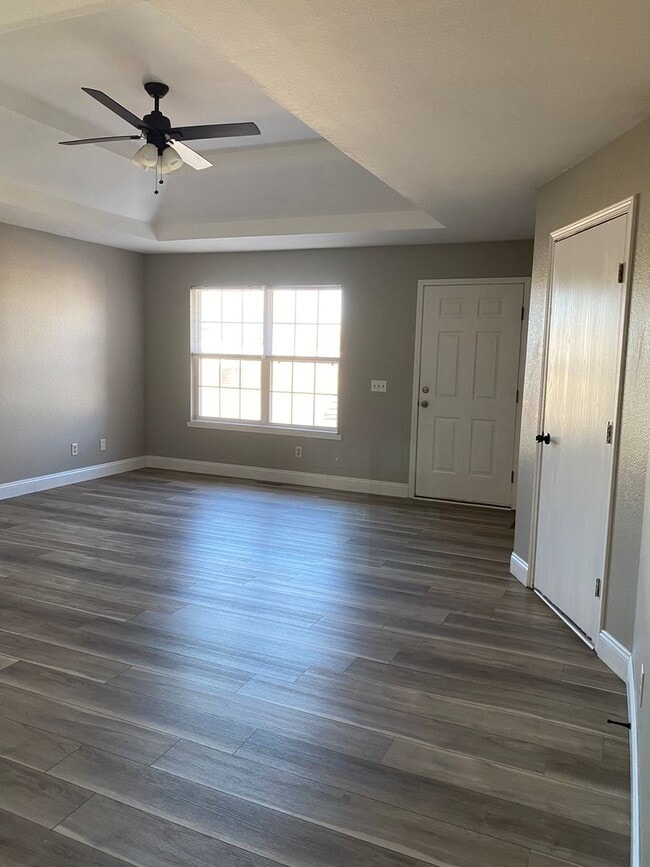 Building Photo - Remodeled 3 bedroom 2 full bathroom 2 car garage patio home