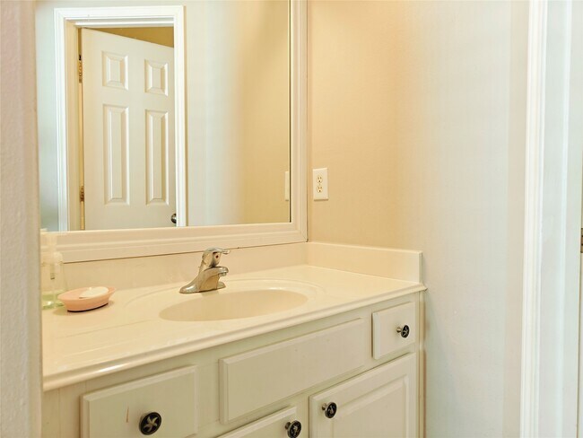 Building Photo - 26418 Creston Woods Dr