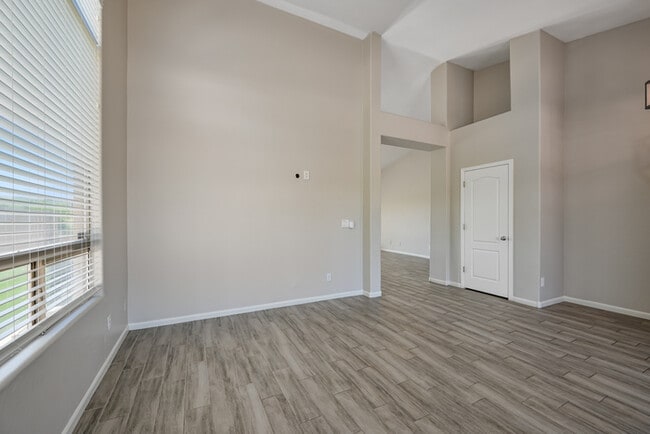Building Photo - 6937 E Paradise Ln