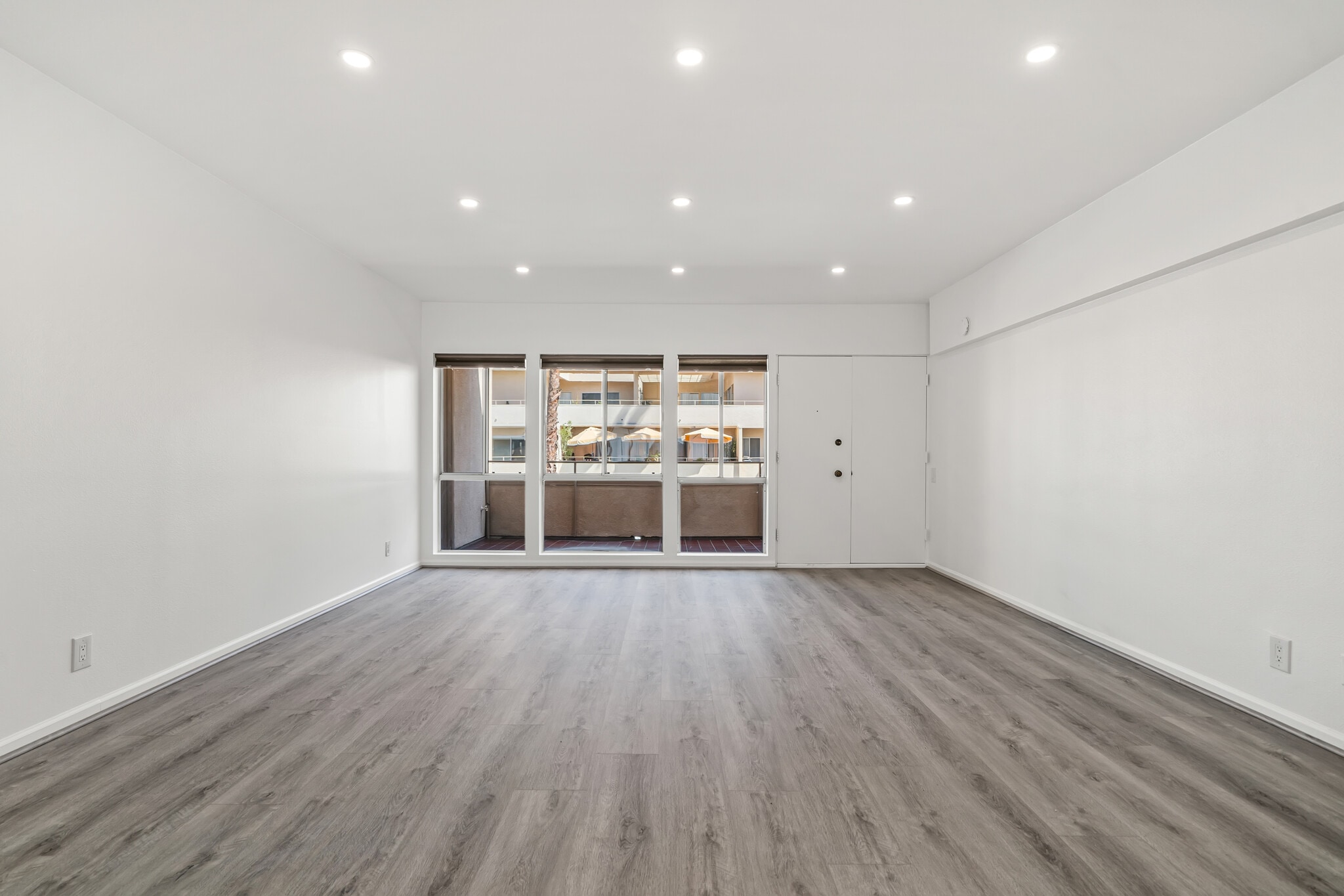 Building Photo - 277 E Alejo Rd