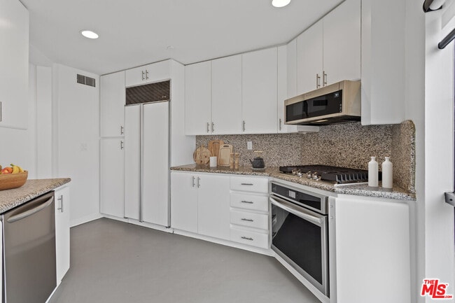 Building Photo - 12000 Goshen Ave