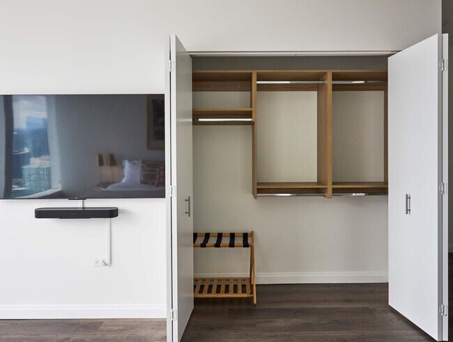 Building Photo - 1006 S Michigan Ave