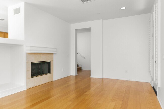 Building Photo - Paseo del Sol Charmer with Private Yard and Community Pool