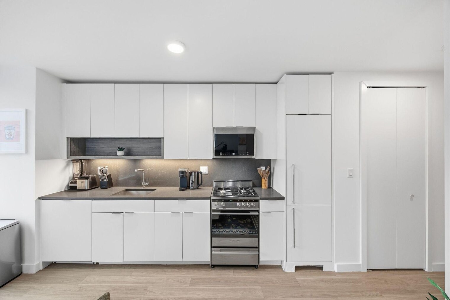 Building Photo - 68 W 37th St