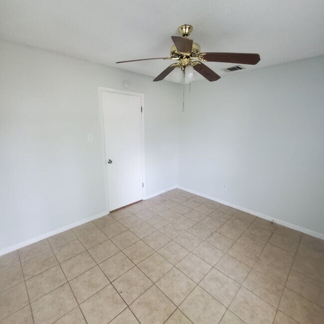 Building Photo - 6922 Foxside Ln