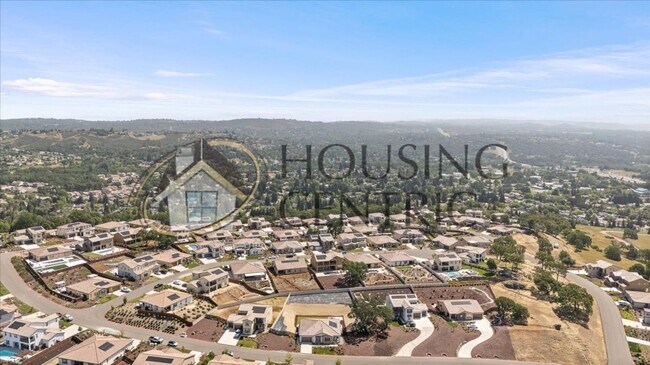 Building Photo - Modern & Elegant Living in Emerald Peak, E...