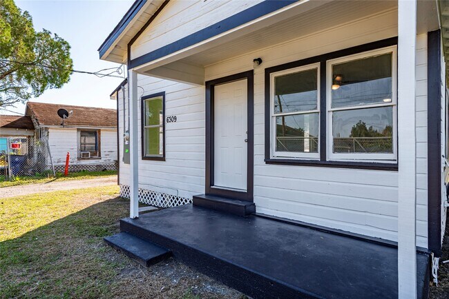 Primary Photo - 6309 Anderson St