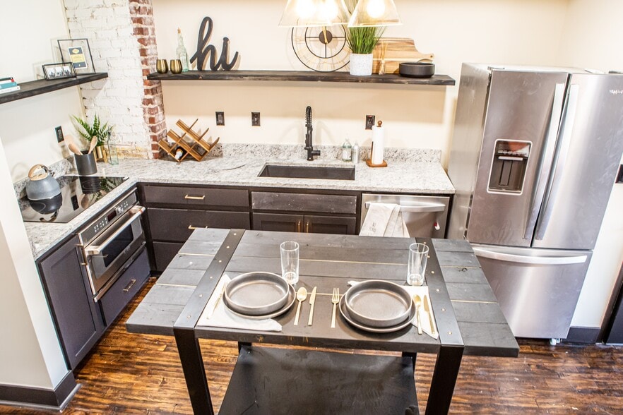 Building Photo - 144 E 21st St