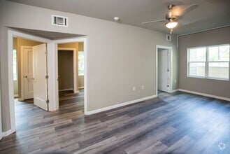 Building Photo - 3/2 - Walking distance to campus