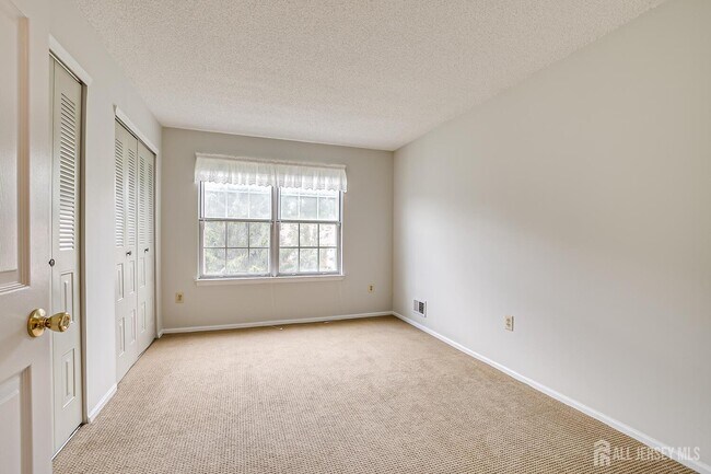 Building Photo - 152 Darwin Ln