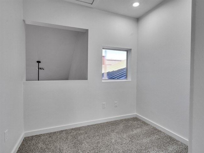 Building Photo - 6935 Yellowstone Way Dr