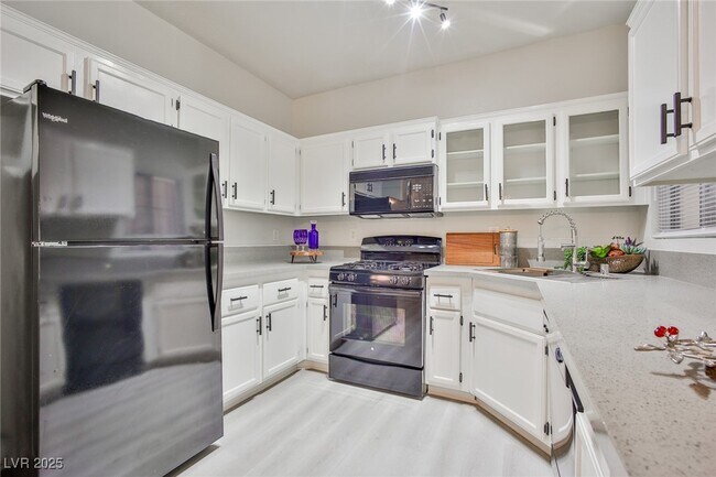 Building Photo - 1830 N Buffalo Dr