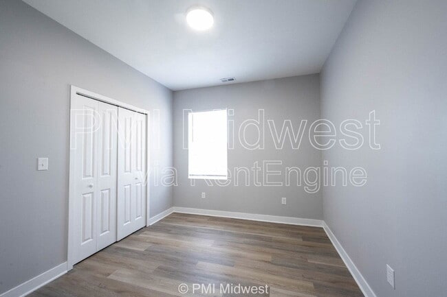 Building Photo - 1845 Montcalm St